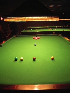 set up of balls on a snooker table